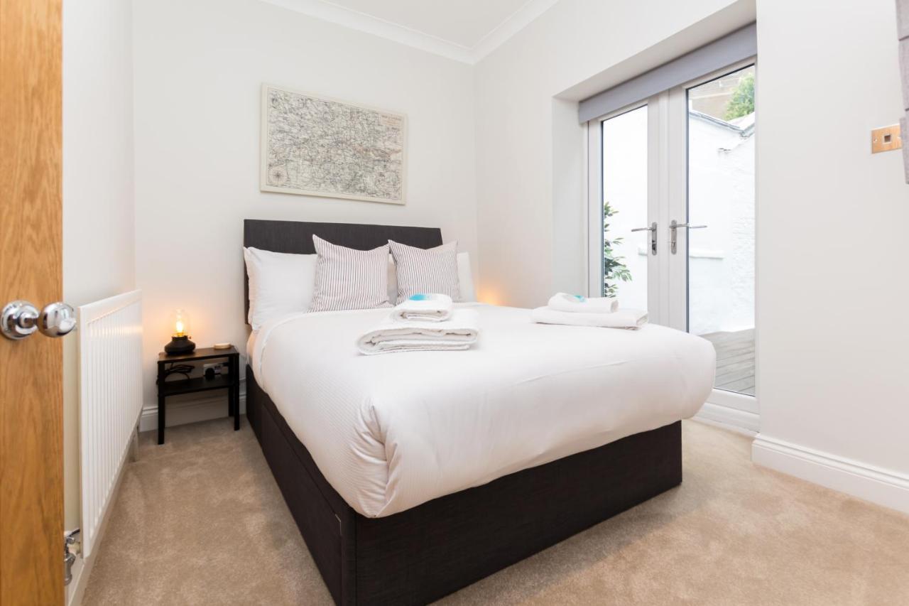 Apartament Caledonian - Bright One-bedroom With Private Decked Garden *