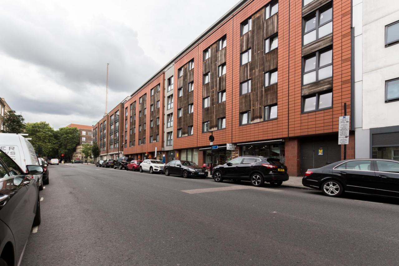 Apartament Caledonian - Bright One-bedroom With Private Decked Garden