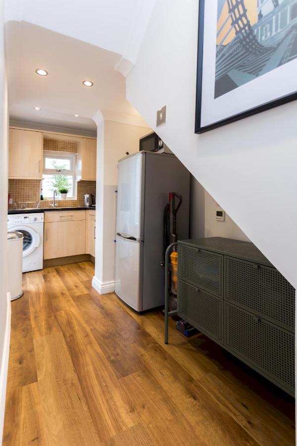 Caledonian - Bright One-bedroom With Private Decked Garden * Londra